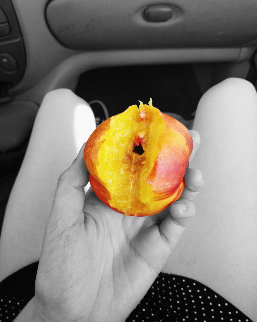 Eating a nectarine in a car Photo: Fiamma Aleotti