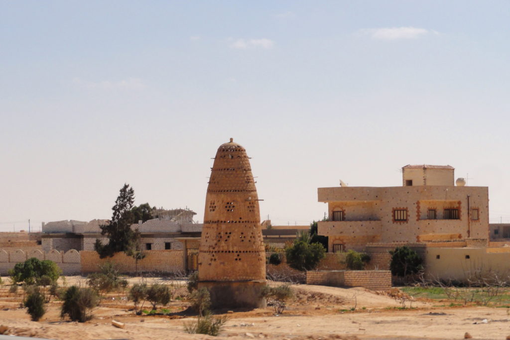 Pigeon tower in Qesm Ad Dabaah. Photo: Mujaddara, Wiki Commons