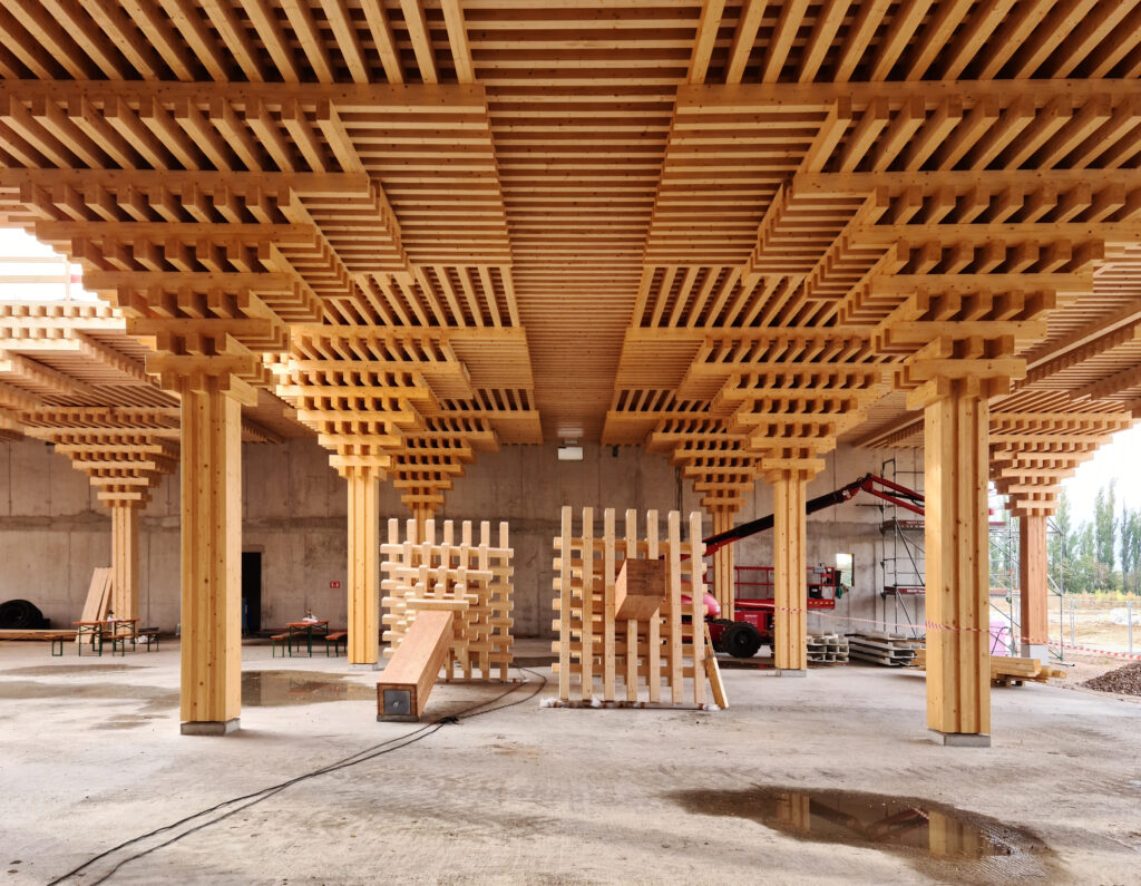 Timber construction of the Rewe supermarket in Wiesbaden by Acme architects under construction.